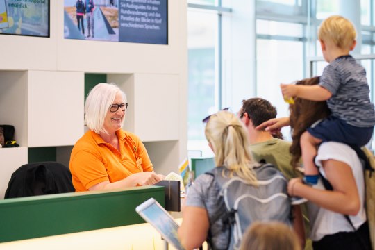 Freundlicher Empfang im Tourismusportal , &copy; NB/Wegerbauer