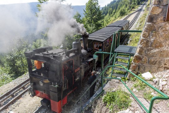 Wasser nachf&uuml;llen bei der Wasserstelle am Hengst, &copy; NB/Zwickl