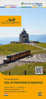 A Schneebergbahn vonat hegyi &uacute;tvonalon a hegyi &aacute;llom&aacute;s előtt, &eacute;p&uuml;letekkel, h&aacute;tt&eacute;rben k&eacute;k &eacute;gbolttal.