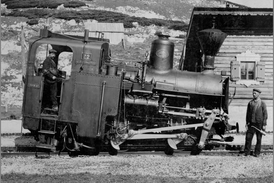 Historisches Foto der Dampflok am Hochschneeberg, &copy; Gemeinde Puchberg/Fr&uuml;hwald